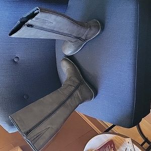 Women's B.O.C boots.